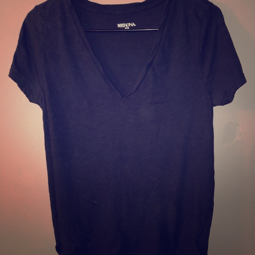 Navy blue v-neck fitted tee